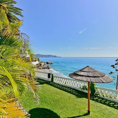 Апартаменти Acapulco Playa Нерха