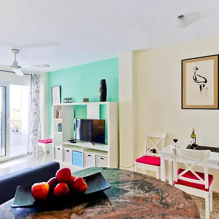 Апартаменти Acapulco Playa Нерха